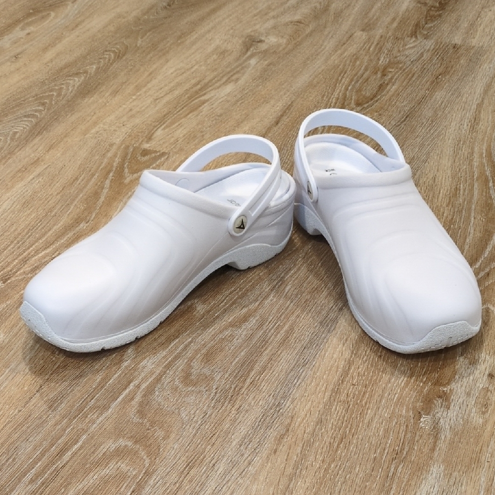⚡️🩺 Anywear heathcare White Slip-On Clogs Women's size 8 Wide